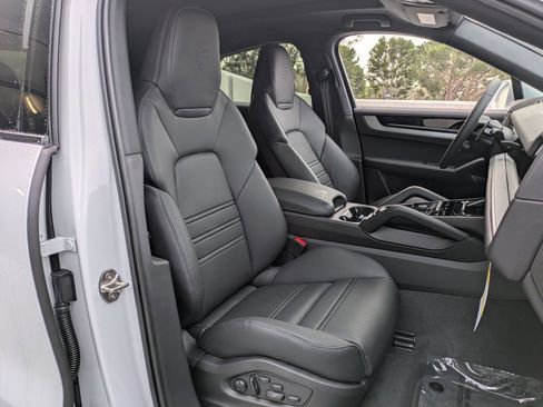 New 2026 Porsche Cayenne Coupe image 25