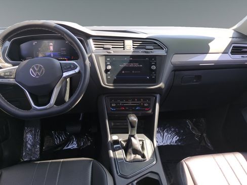 Used 2024 Volkswagen Tiguan SE image 10