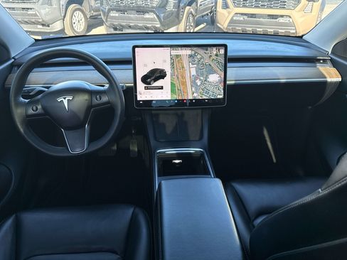Used 2021 Tesla Model Y Long Range image 14