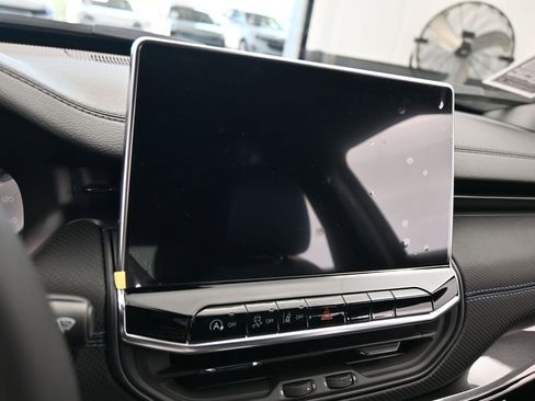 New 2026 Jeep Compass Latitude image 15