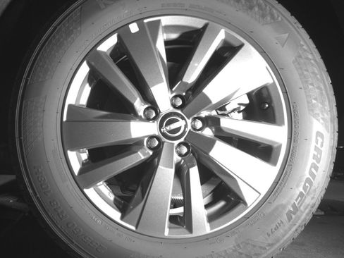 Used 2025 Nissan Pathfinder SV image 11