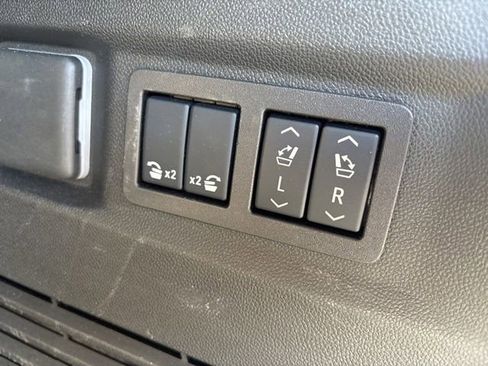 Used 2025 Chevrolet Tahoe Premier AWD/4WD image 15