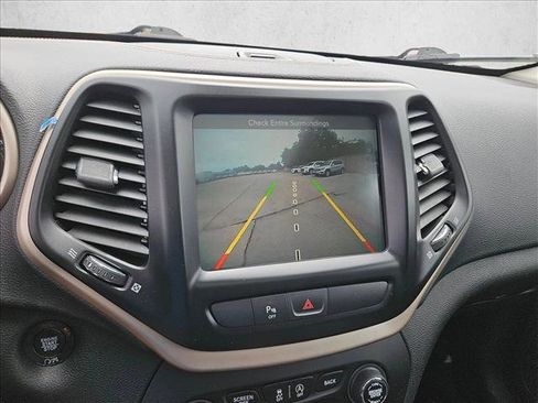 Used 2017 Jeep Cherokee 75th Anniversary FWD image 20