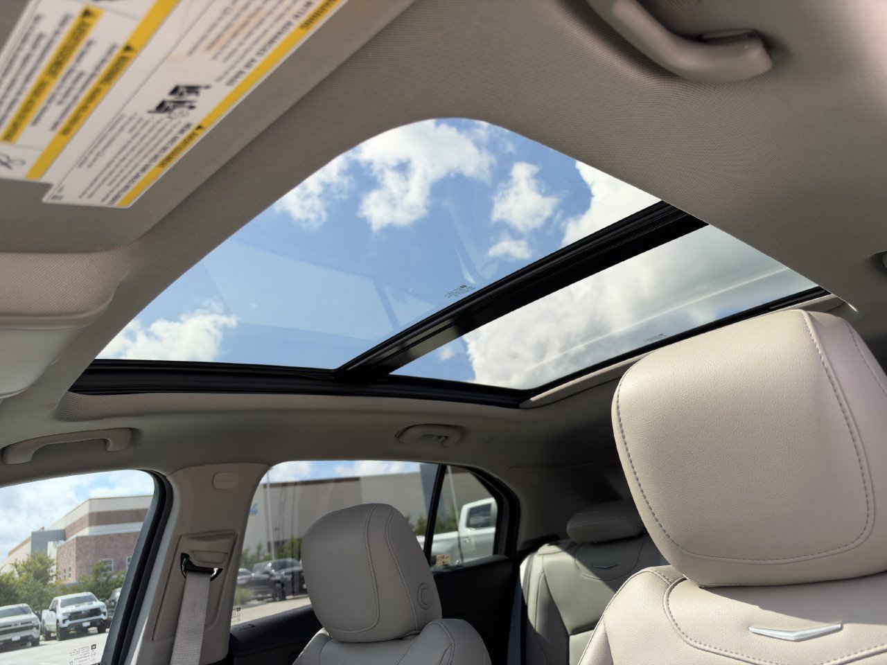 Certified 2023 Cadillac XT4 Luxury w/ Cold Weather Package FWD image 25