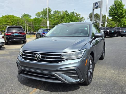 Certified 2023 Volkswagen Tiguan SE image 9