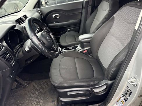 Used 2018 Kia Soul + image 3