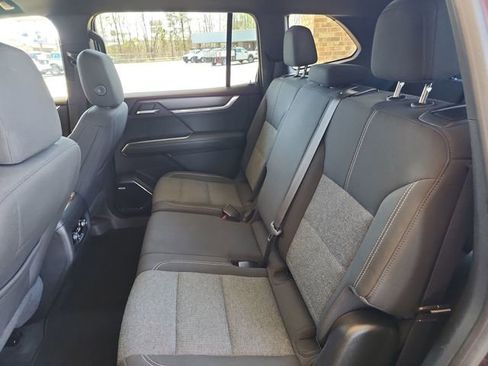 Used 2025 GMC Acadia Elevation image 19