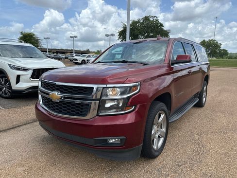Used 2020 Chevrolet Suburban LT w/ Luxury Package RWD image 1