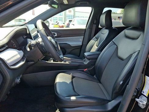Certified 2023 Jeep Compass Latitude w/ Convenience Group AWD/4WD image 17