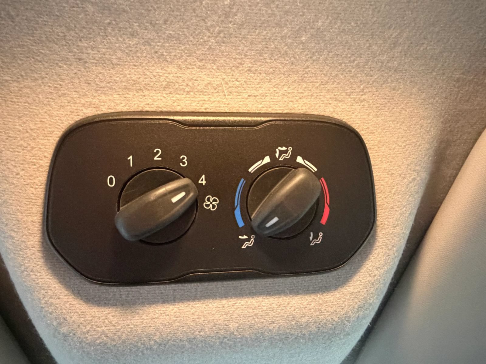 Used 2017 Ford Transit 150 XL RWD image 44