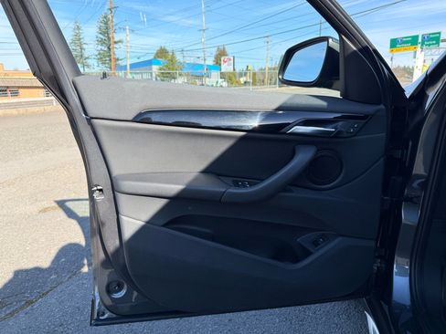 Used 2017 BMW X1 xDrive28i image 11
