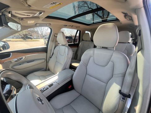 Used 2022 Volvo XC90 T6 Momentum image 21
