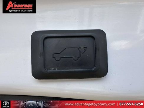 Used 2023 Toyota RAV4 XLE Premium AWD/4WD image 17