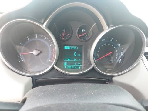 Used 2013 Chevrolet Cruze LS FWD image 1