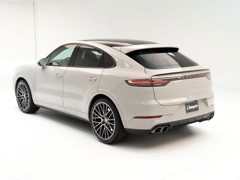 Used 2023 Porsche Cayenne Turbo image 3