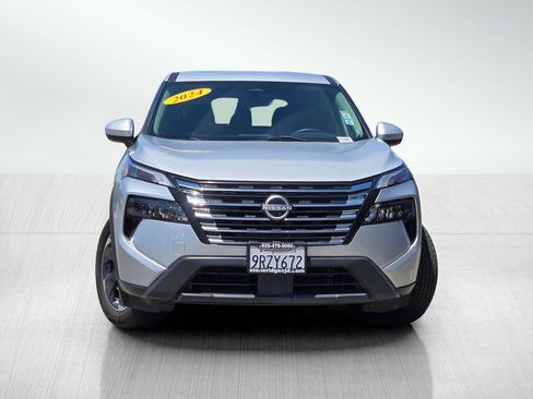 Used 2024 Nissan Rogue SV FWD image 2