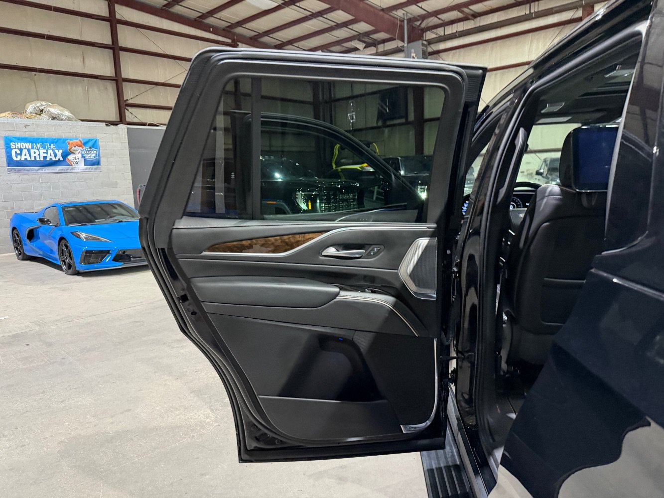 Used 2022 Cadillac Escalade Sport Platinum w/ LPO, ONYX Package AWD/4WD image 15