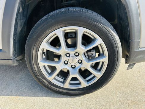 Used 2022 Jeep Compass Latitude image 36