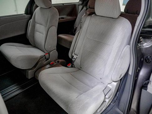 Used 2019 Toyota Sienna LE FWD image 36