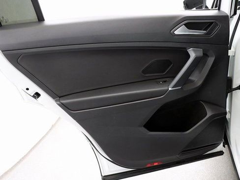 Used 2020 Volkswagen Tiguan SE image 24