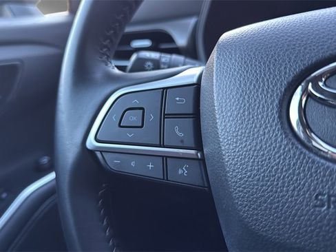 Used 2024 Toyota Highlander LE image 26