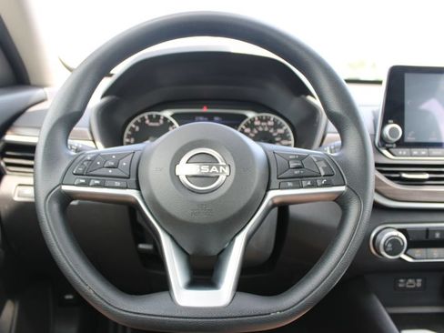 Used 2024 Nissan Altima 2.5 SV FWD image 34