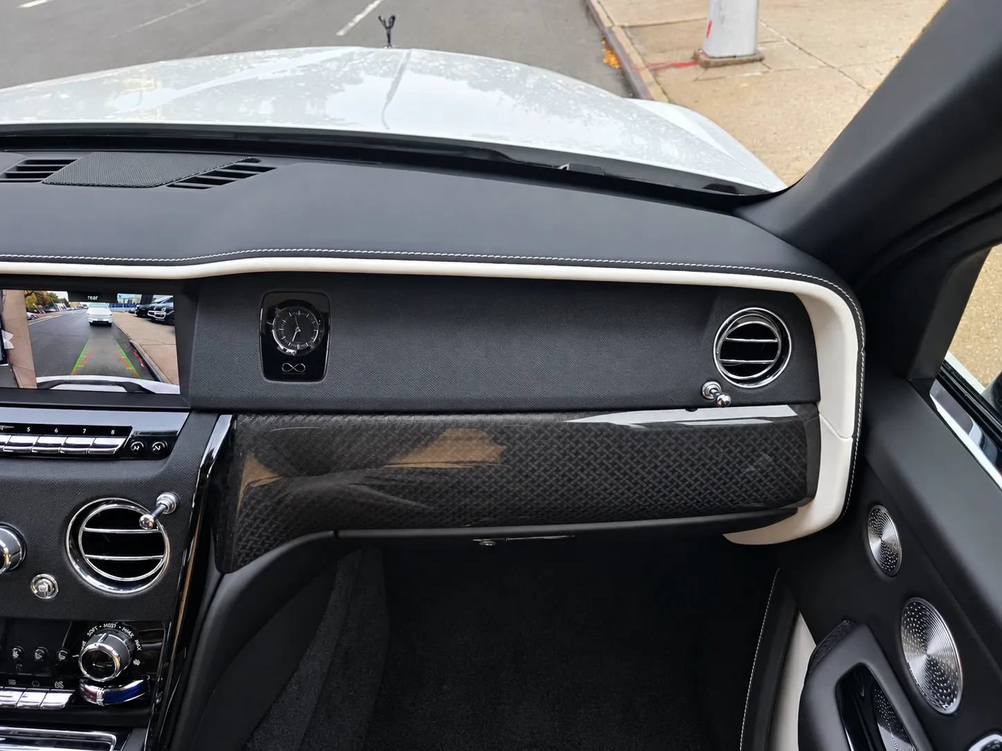 Used 2020 Rolls-Royce Cullinan Black Badge AWD/4WD image 37