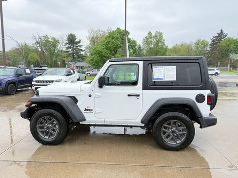 Used 2024 Jeep Wrangler Sport AWD/4WD image 3