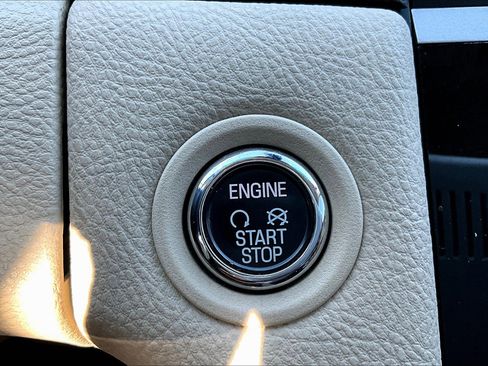 Used 2017 Ford Taurus Limited image 21