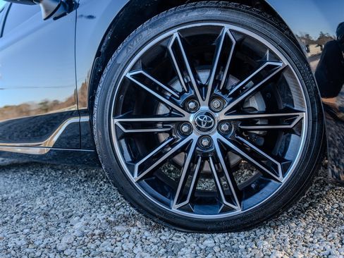 Used 2020 Toyota Avalon Touring image 13