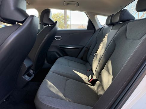Used 2025 Kia K4 LXS image 27