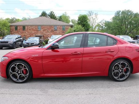 Used 2022 Alfa Romeo Giulia Veloce AWD/4WD image 5