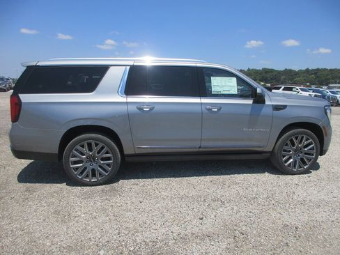 New 2026 GMC Yukon XL Denali Ultimate AWD/4WD image 3