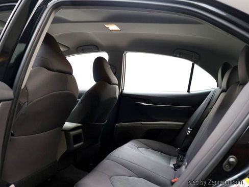 Used 2018 Toyota Camry LE FWD image 14