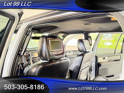 Used 2015 Ford Expedition EL XLT w/ Equipment Group 202A AWD/4WD image 3