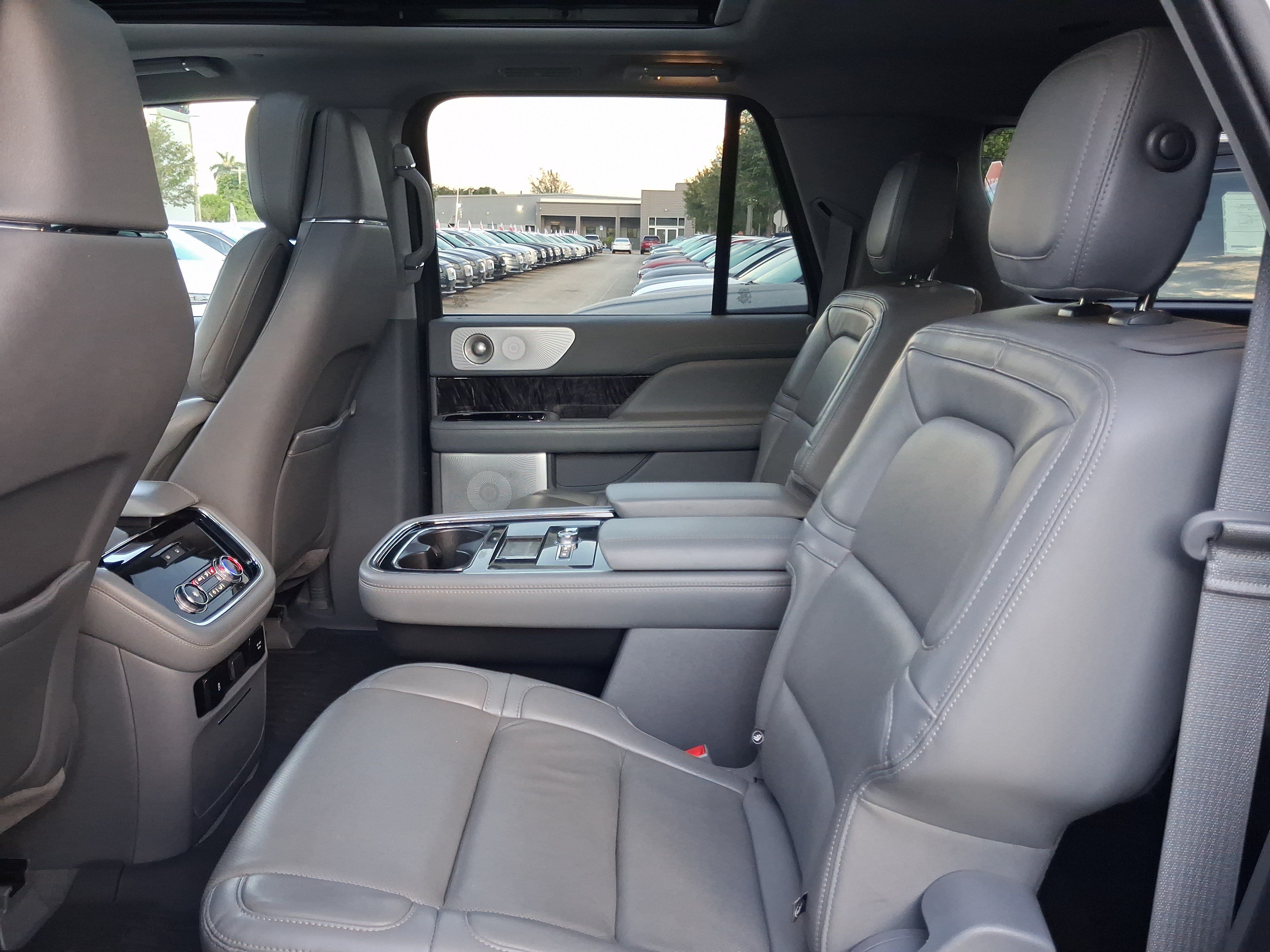 Used 2020 Lincoln Navigator L Reserve w/ Luxury Package AWD/4WD image 6