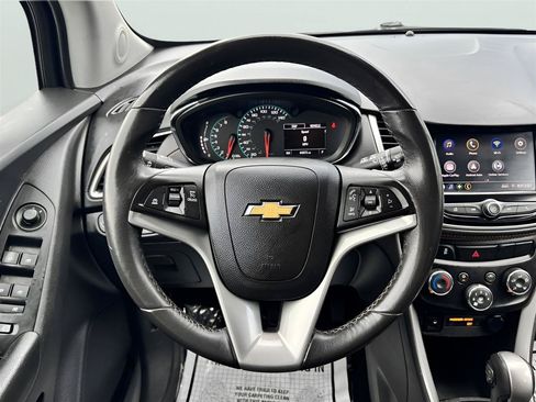 Used 2022 Chevrolet Trax LT w/ LT Convenience Package AWD/4WD image 22
