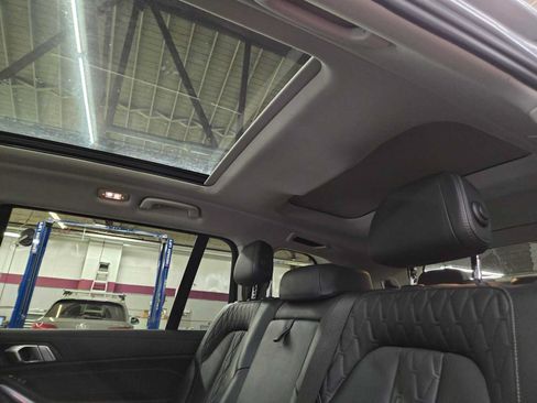 Used 2024 BMW X7 xDrive40i AWD/4WD image 18