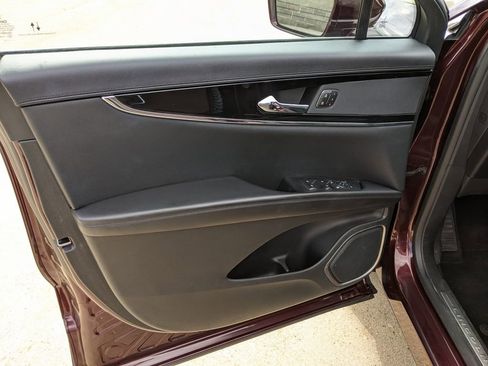 Used 2023 Lincoln Nautilus AWD w/ Premium Package image 9