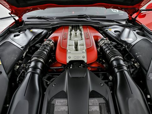 Used 2018 Ferrari 812 Superfast RWD image 16