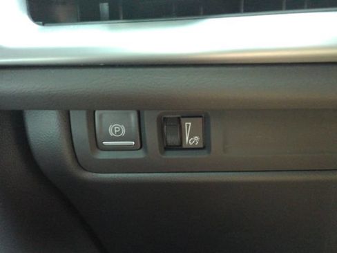 Used 2024 Cadillac XT4 Premium Luxury FWD image 37