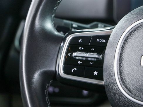 Used 2025 Kia Carnival FWD image 13