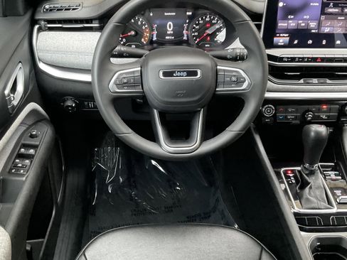 Used 2024 Jeep Compass Latitude image 21