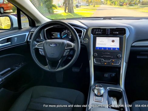 Used 2020 Ford Fusion SE image 18