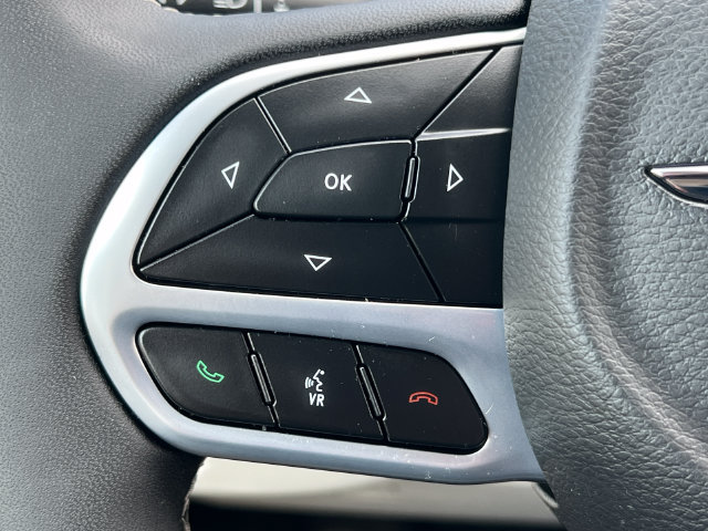 Used 2024 Chrysler Pacifica Limited FWD image 23