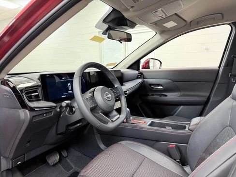 Used 2025 Nissan Kicks SR AWD/4WD image 14