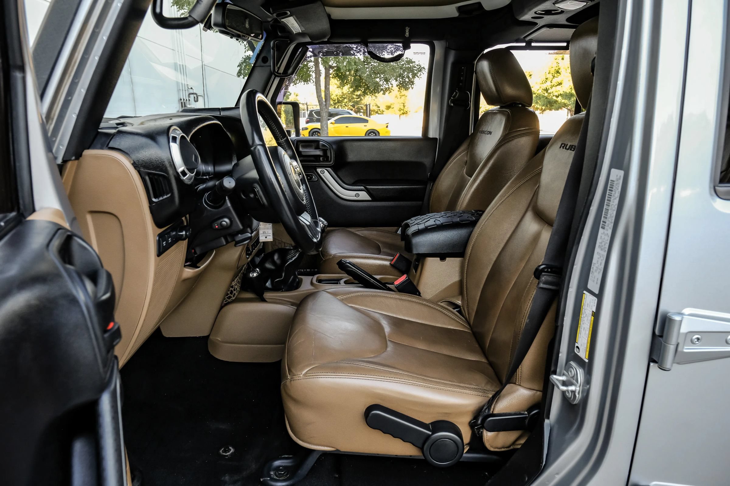 Used 2016 Jeep Wrangler Unlimited Rubicon w/ Connectivity Group AWD/4WD image 4