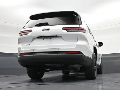 Used 2023 Jeep Grand Cherokee L Laredo AWD/4WD image 17