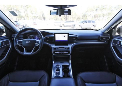 Certified 2022 Ford Explorer XLT w/ Equipment Group 202A image 13