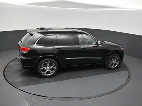 Used 2020 Jeep Grand Cherokee Overland AWD/4WD image 17